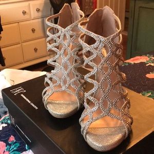 One pair of champagne tone heals